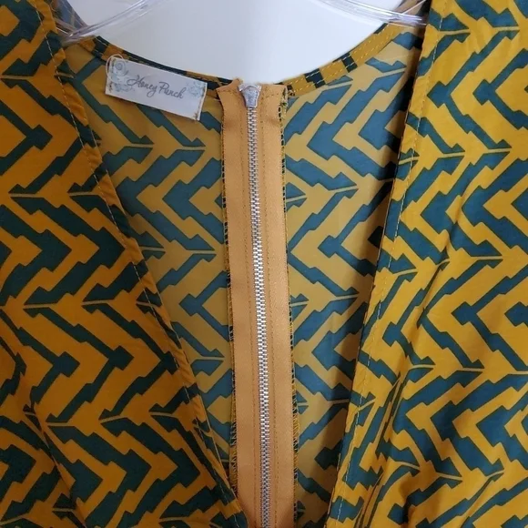 Honey Punch Women's Dress sleeveless high los hem casual wear Size M - Picture 2 of 3